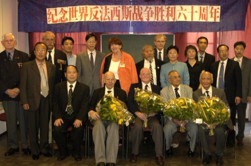 Links naast Lilian Slkuijter de Consul van de Volksrepubliek China dhr Li 